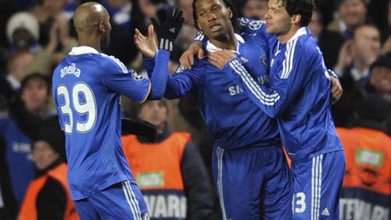 Nogometaši Chelseaja Anelka, Drogba in Ballack so se veselili zmage nad Clujom.