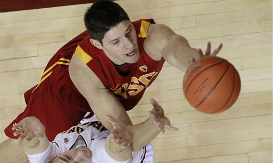 V letošnji sezoni je imel Nikola Vučević povprečje 17,1 točke in 10,3 skoka na s