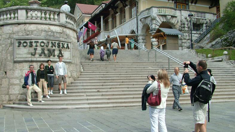 Postojnsko jamo si je lani ogledalo največ Italijanov, vedno več pa je v njej tu