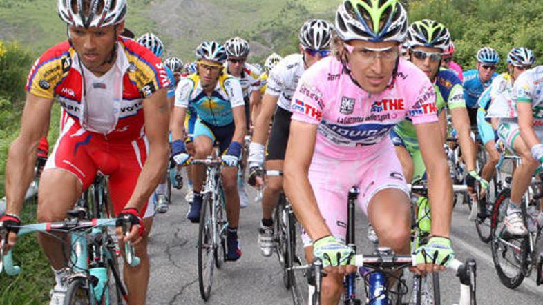 Franco Pellizotti (na fotografiji desno) se je z zmago povzpel na tretje mesto.