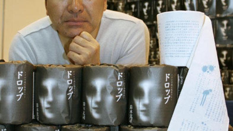 Oboževalci kultne grozljivke Krog si bodo lahko zdaj z grozljivim toaletnim papi