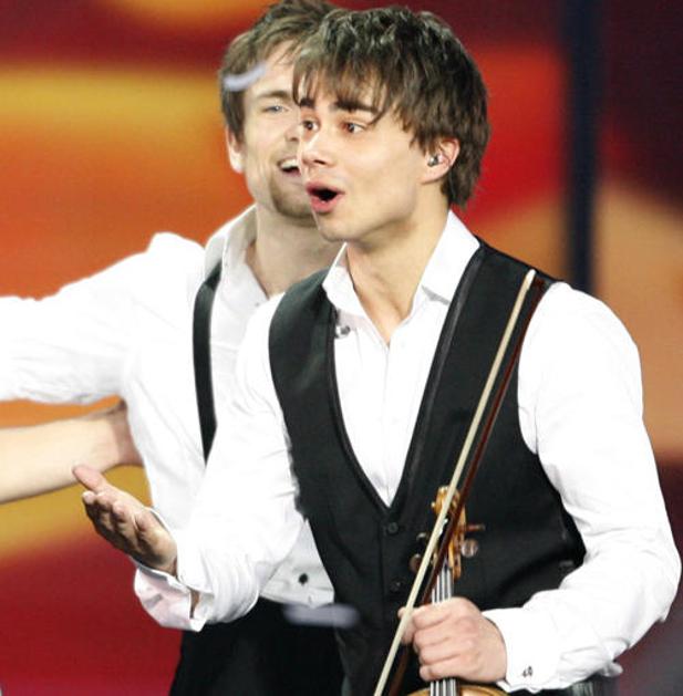 Morda pa vendarle ni prepričal s svojo pesmijo.