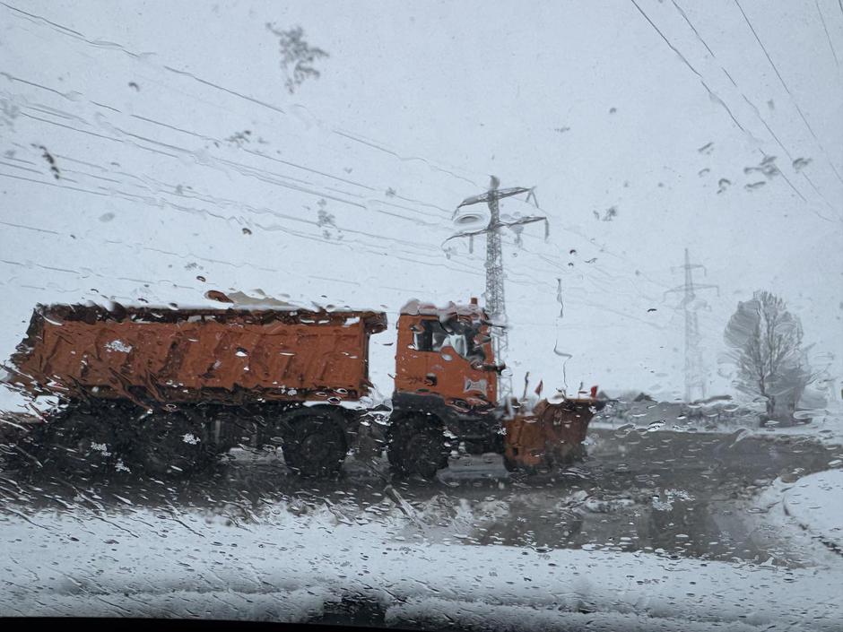 sneg snežne razmere na cestah plug | Avtor: Žurnal24 