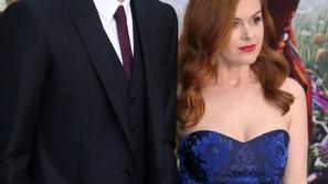 Sacha Baron Cohen in Isla Fisher