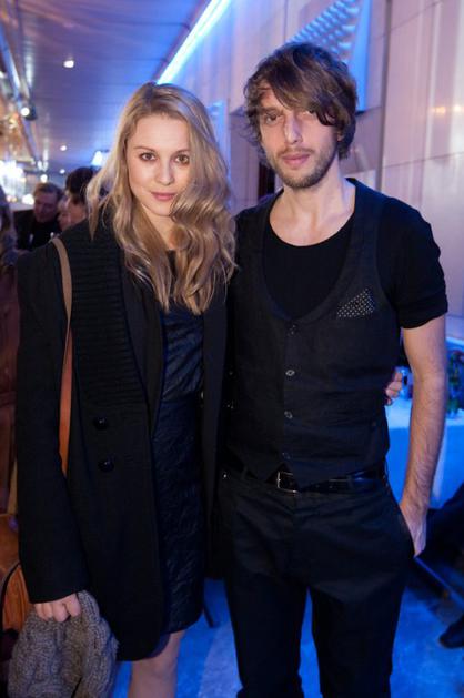 Aljoša in Iva ob začetkih njune ljubezenske zgodbe.