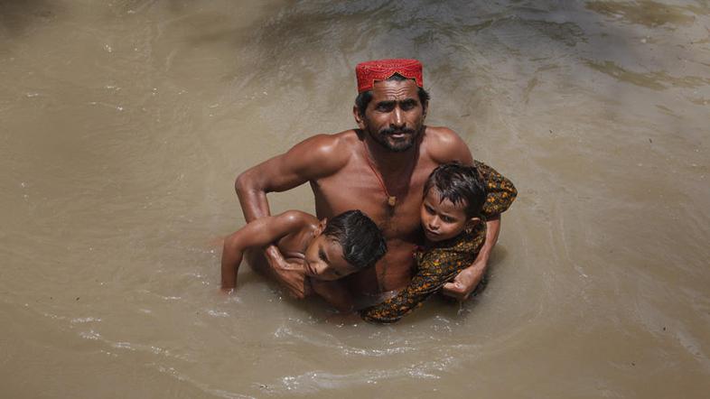 Pakistan, poplave, humanitarna katastrofa, ljudje, vojska, pomoč