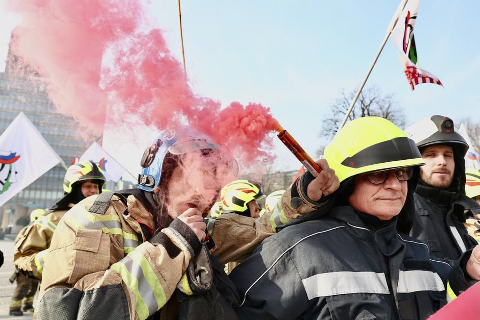 protestni shod poklicnih gasilcev | Avtor: Saša Despot