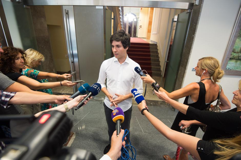 Luka Mesec, Levica, po sestanku predsednikov strank LMŠ, SD, SMC, SAB in DeSUS | Avtor: Anže Petkovšek