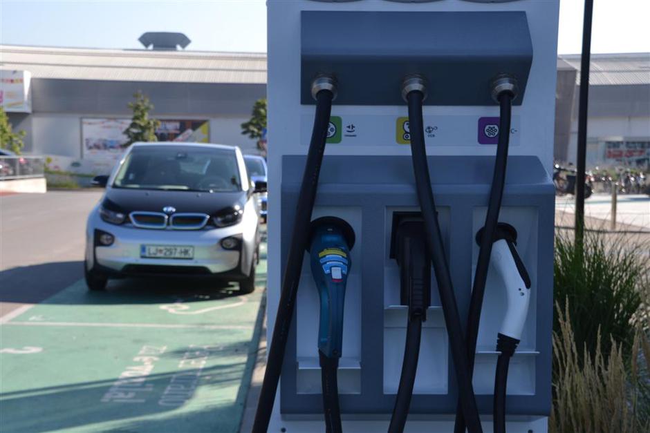 Polnilnica za električna vozila | Avtor: Gregor Prebil