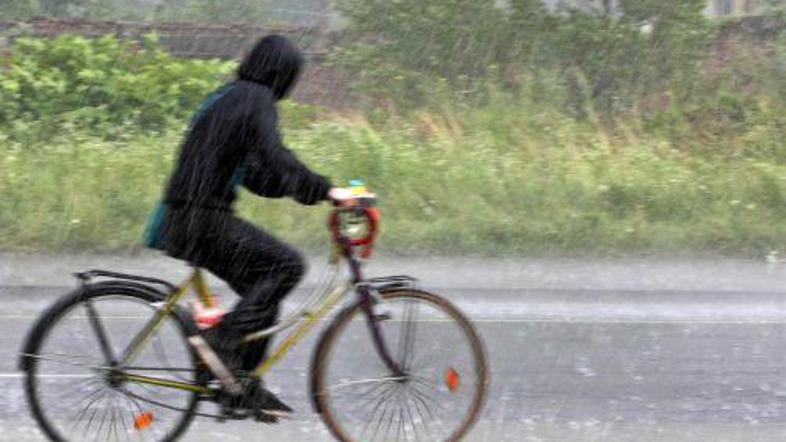 Vročinski val, ki je v zadnjih dneh zajel Slovenijo, s seboj prinaša tudi poletn