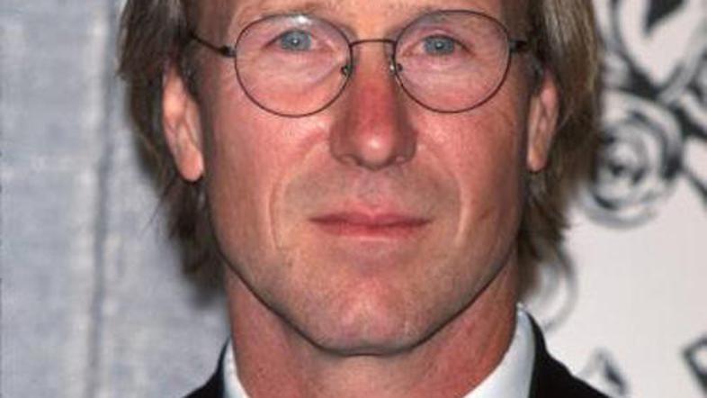 Igralec William Hurt je prepovedal "internetni" ogled hiše.