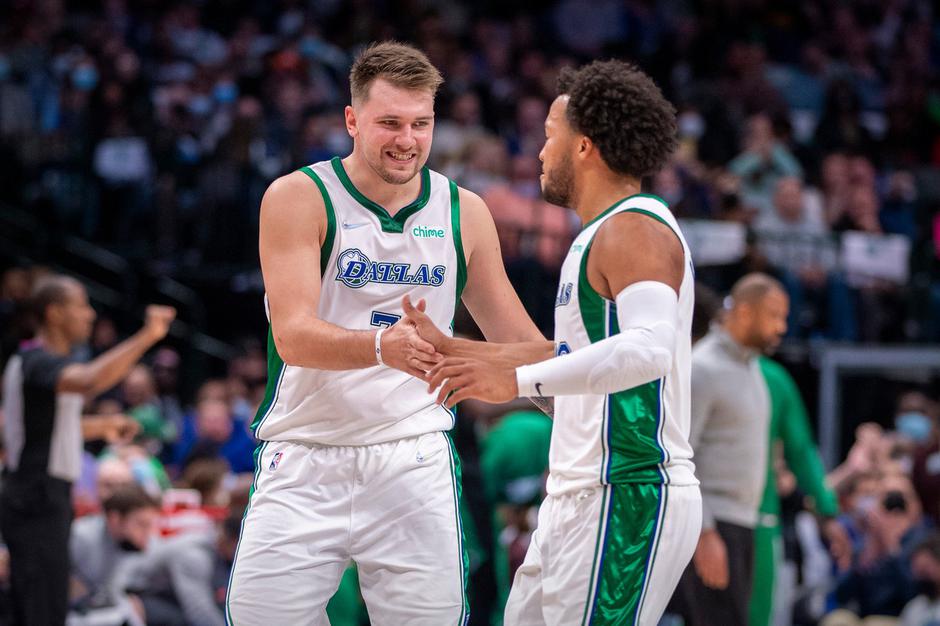 Luka Dončić in Jalen Brunson | Avtor: Profimedia