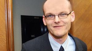 Goran Klemenčič nadzira poklicne funkcionarje, poslanci, ki so tudi poklicni fun