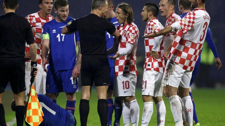 Mandžukić Kuipers sodnik Hrvaška Islandija Zagreb izključitev rdeči karton Olić