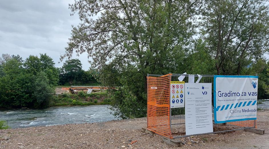 Medvode, gradnja brvi čez reko Savo