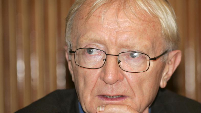 Hvalica obtožuje vlado načrtnega zavlačevanja, čeprav se je sama zavezala za nad