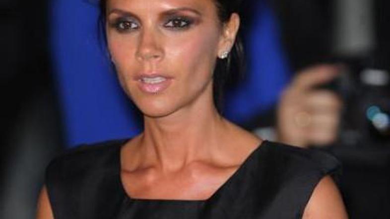 Victorijo je razočarana in obupana, da so ji ukradli modne kreacije, ki so bile 