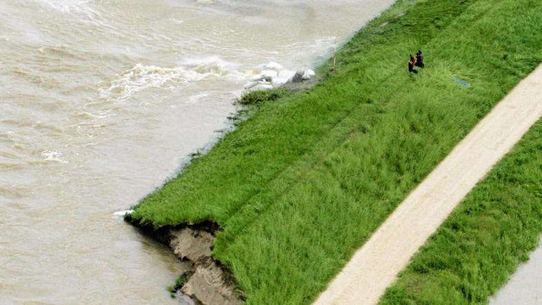 poljska, poplave, reka, jez