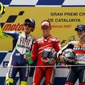 Prvi trije na lanski VN Katalonije: drugi Rossi, prvi Stoner in tretji Pedrosa.