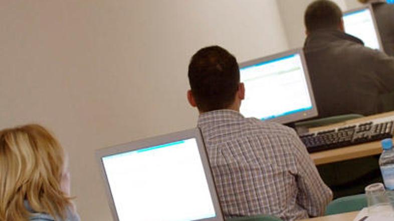 Cheryl je ob neki priložnosti, ko je pustil prižgan računalnik, je med prejeto p