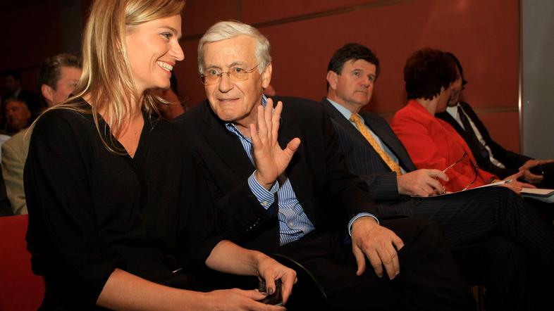 Med protikandidata – Kresalovo in Kavčiča – je na svetu stranke LDS sedel Slavko