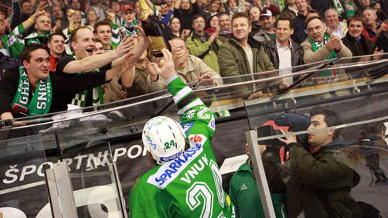 Kljub porazu so bili ljubljanski navijači pod Rožnikom veseli.