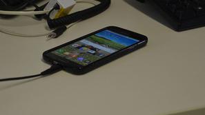 Polnjenje baterije telefona