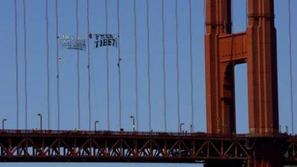Na znamenitem mostu Golden Gate pred San Franciscom so že izobesili "pozdrav" ba