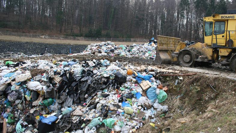 Deponija Globoko ima dovoljenje za obratovanje le do sredine letošnjega julija.
