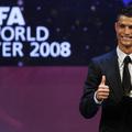 Ronaldo je po zlati žogi dobil še Fifino nagrado za najboljšega nogometaša leta.