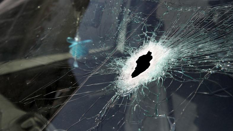 razbito vetrobransko steklo