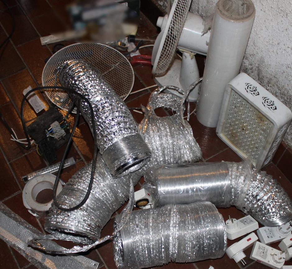 Policisti našli posebej prirejen prostor za gojenje konoplje | Avtor: PU Nova Gorica