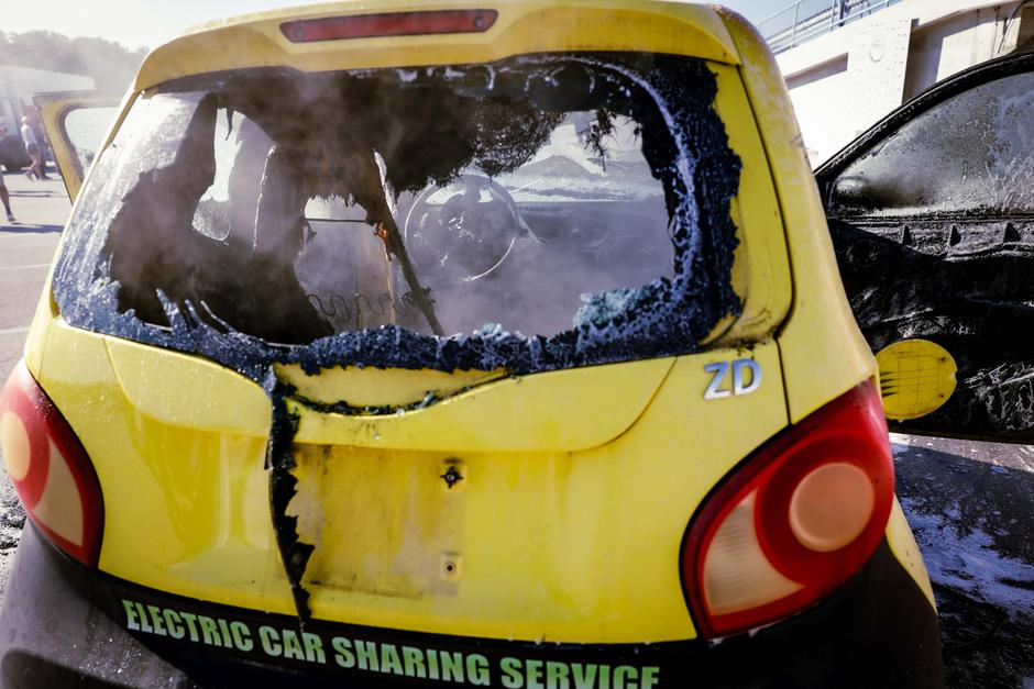 testni vžig in gašenje e-avtomobila, ko zagori elektrika | Avtor: Saša Despot