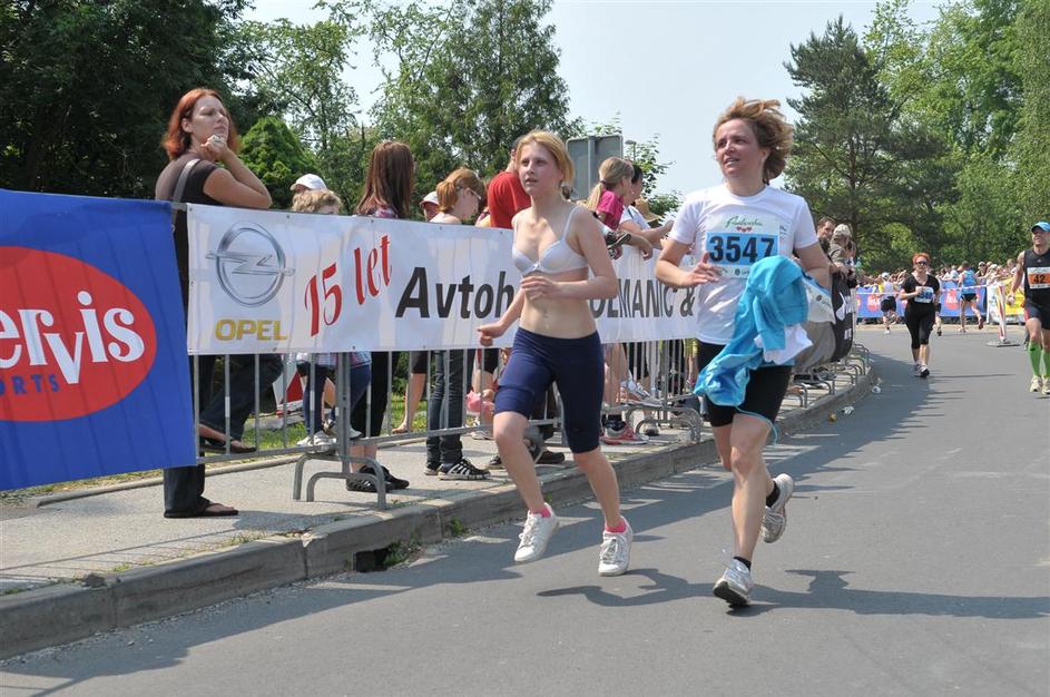 Če želite visokoresolucijsko fotografijo, nam pošljite elektronsko sporočilo na 