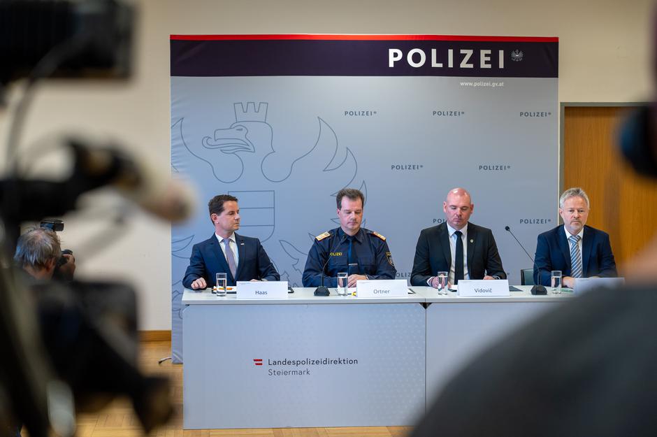 tiskovna konferenca slovenske in avstrije policije glede umorjene avstrijske drzavljanke | Avtor: LPD/Huber