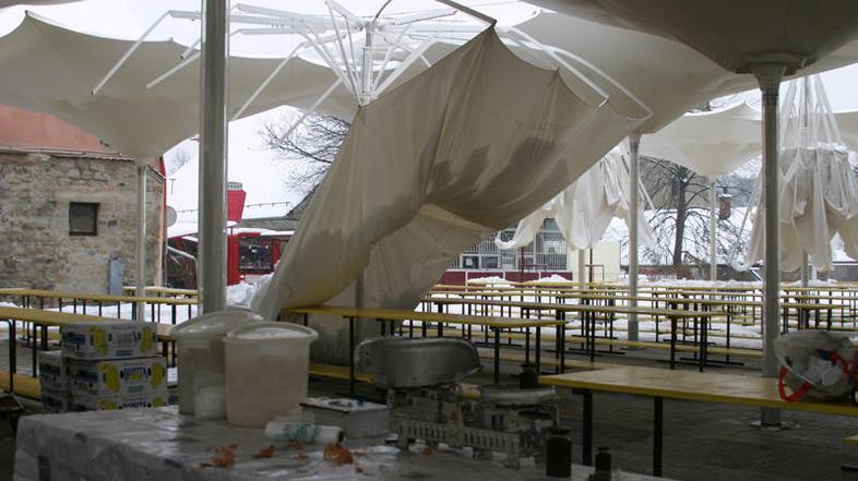 Naš vir opozarja, da v primeru, da bi obrok za odkup tržnice, znašal toliko, kot