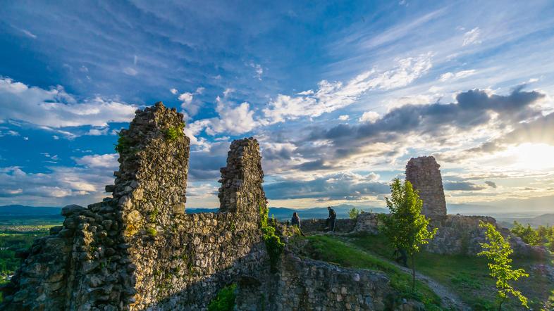 Stari grad nad Kamnikom