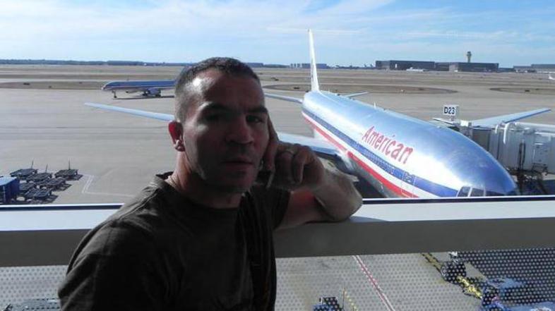 Dejan Zavec na letališču v Dallasu. (Foto: Facebook)