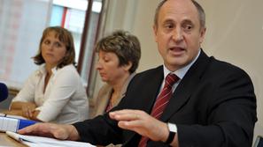 ljubljana 17.09.09, rudi dolsak,vd direktor, gripa, pandemija, novinarska konfer