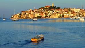 slovenija 13.04.2011 Jadran, hrvaska obala, A fisherman sales on a winter mornin