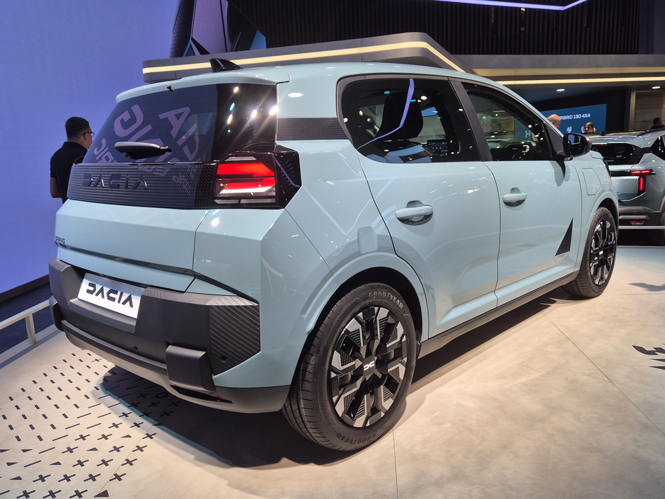 Dacia na avtomobilskem salonu v Parizu | Avtor: Gregor Prebil