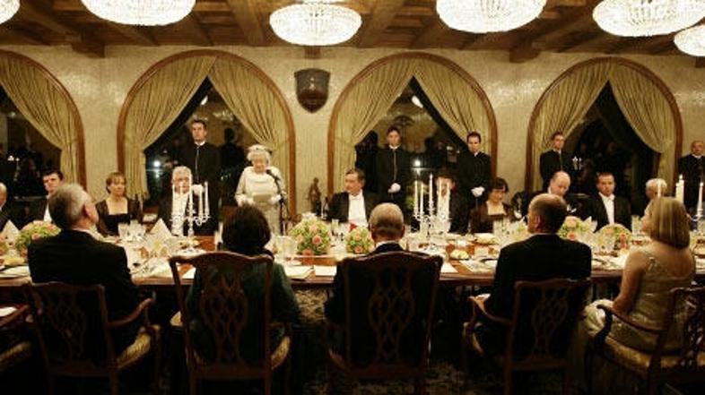 Med povabljenimi sta bila iz vladne ekipe le predsednik vlade in zunanji ministe