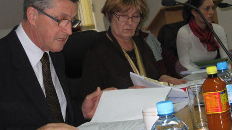 Župan Leo Kremžar (v ospredju) pravi, da mu člani DOMG nimajo česa očitati.