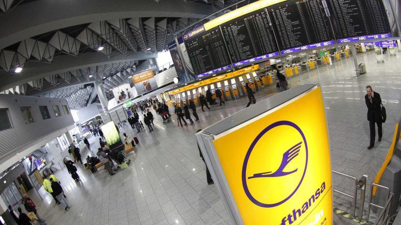 Piloti nemške letalske družbe Lufthansa so začeli stavko, ki bo trajala do četrt